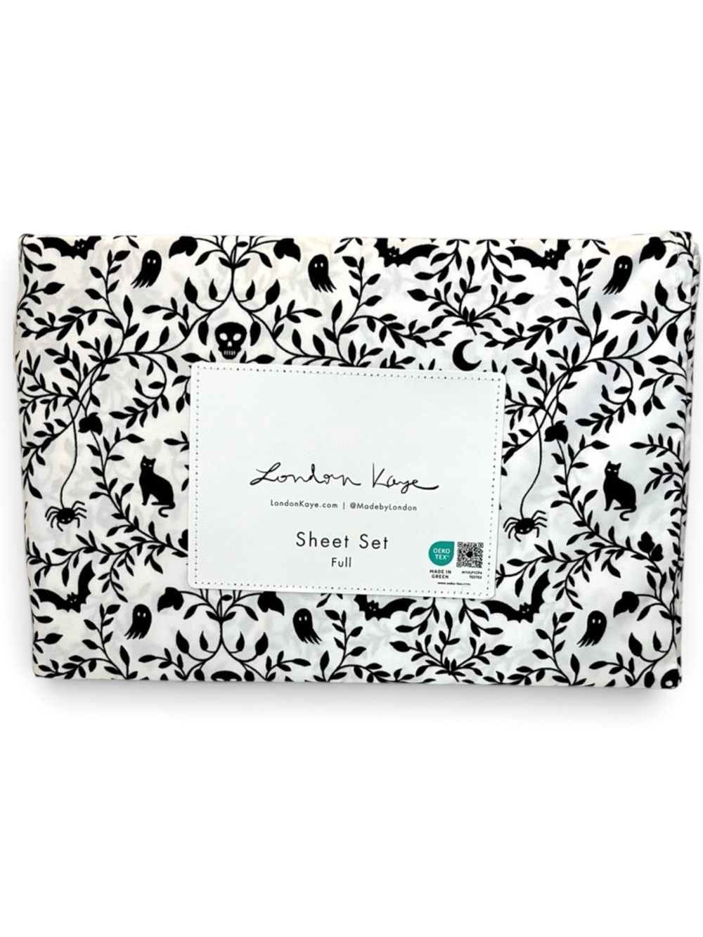 London Kaye Halloween Full Sheet Set White with Ghosts Skulls Bats Cats Spiders